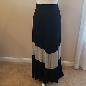 AB Studio black maxi skirt with gray chevron, M